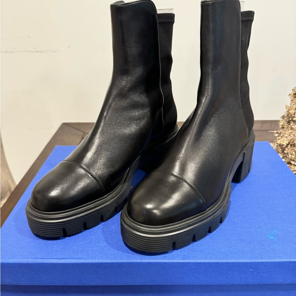 STUART WEITZMAN booties